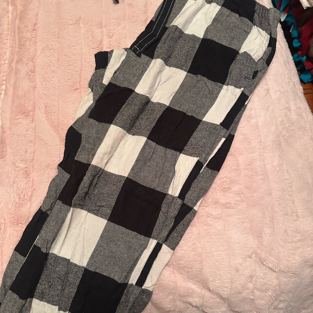 Old Navy Black and White Checkered Pajama Pants